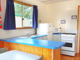 Discovery Holiday Parks  Hadspen Cosy Cabins - Perths Hotel 1