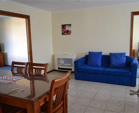 All Inn Strahan Holiday Units - Perths Hotel 4