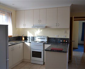 All Inn Strahan Holiday Units - Perths Hotel 3