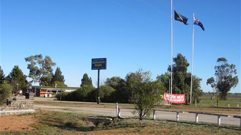 Kangaroo Lake Caravan Park - Perths Hotel 1