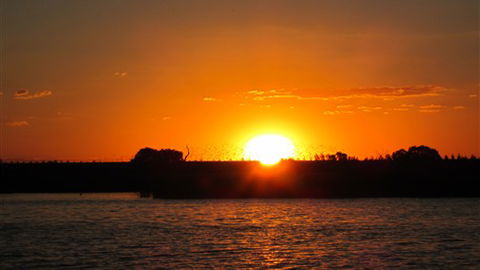 Kangaroo Lake Caravan Park - Perths Hotel 2