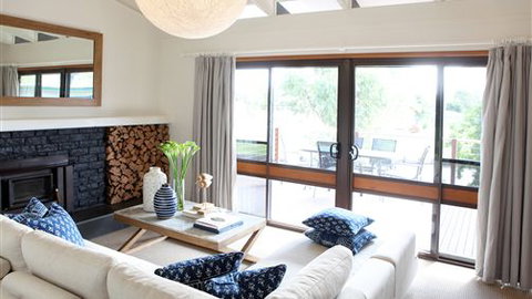 Bundalong Waterfront Accommodation - Perths Hotel 0