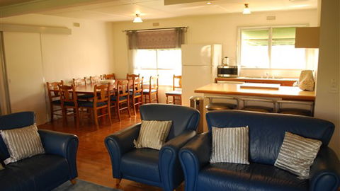 Manners In Mulwala - Perths Hotel 6