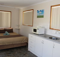 Ardrossan Caravan Park - Perths Hotel