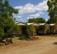 Bedrock Village Caravan Park - Perths Hotel