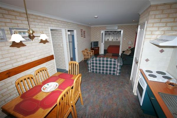 Busselton Villas and Caravan Park - Perths Hotel
