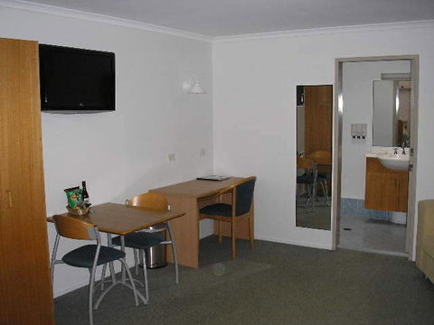 Centre Point Motor Inn - Perths Hotel 1