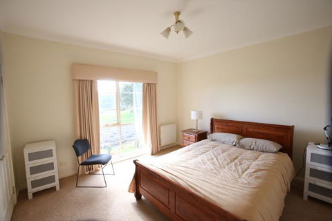Farm Accommodation - Perths Hotel 9