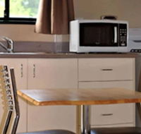 Ipswich Caravan Village - Perths Hotel