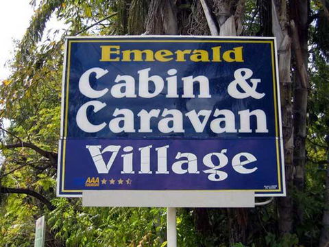Emerald Cabin & Caravan Village - Perths Hotel 1