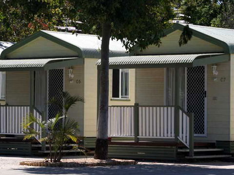 Emerald Cabin & Caravan Village - Perths Hotel 0