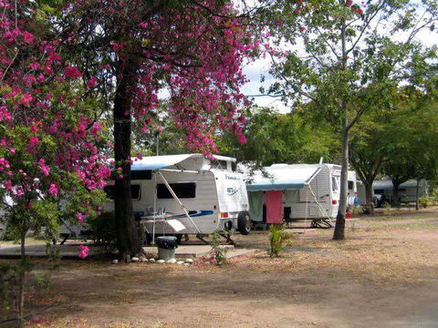 Emerald Cabin & Caravan Village - Perths Hotel 3