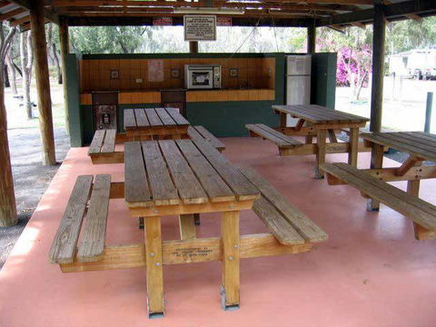 Emerald Cabin & Caravan Village - Perths Hotel 4