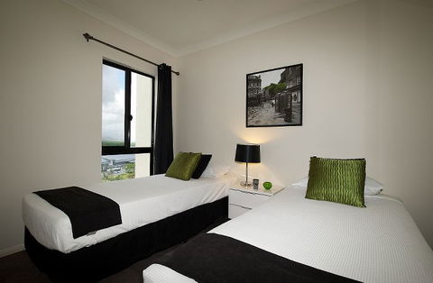 Jack & Newell Cairns Holiday Apartments - Perths Hotel 0
