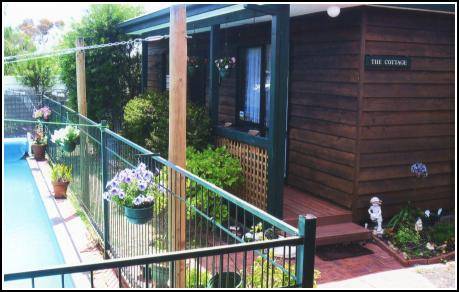 Jay - Jay's Cottage B & B - Perths Hotel 2