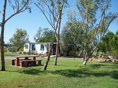 Julia Creek Caravan Park - Perths Hotel 1
