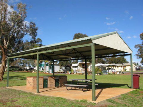 Lake View Caravan Park - Perths Hotel 2