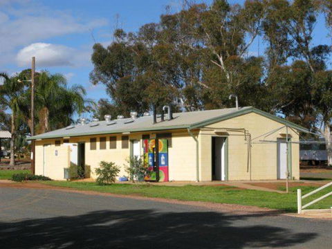 Lake View Caravan Park - Perths Hotel 3