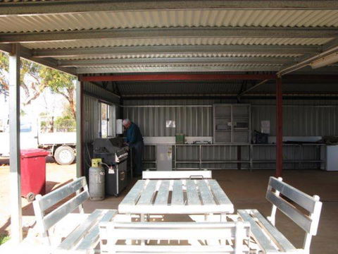 Lake View Caravan Park - Perths Hotel 4