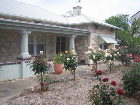 MacDonnell House (Naracoorte Cottages) - Perths Hotel 5