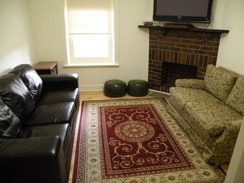 MacDonnell House (Naracoorte Cottages) - Perths Hotel 7