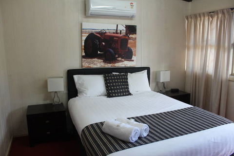 Merredin Motel & Gumtree Restaurant - Perths Hotel 0