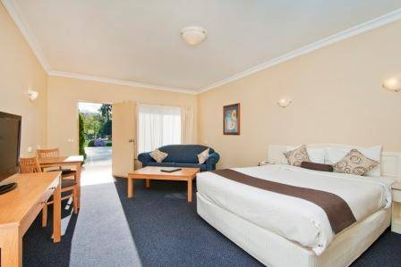 Nagambie Waterfront Motel - Perths Hotel 0