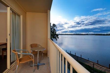Nagambie Waterfront Motel - Perths Hotel 6