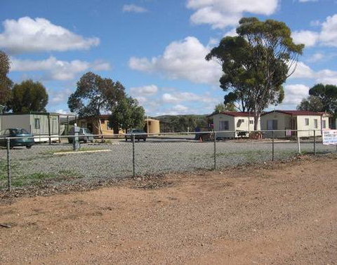 Orroroo Caravan Park - Perths Hotel 1