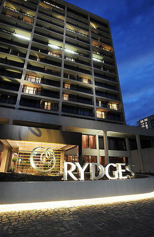 QT Canberra - Perths Hotel 1