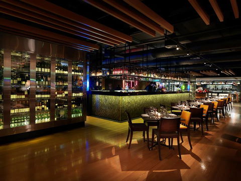 QT Canberra - Perths Hotel 9