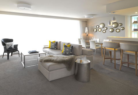 QT Canberra - Perths Hotel 7