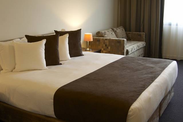 Eynesbury VIC Perths Hotel