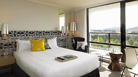 QT Canberra - Perths Hotel 11