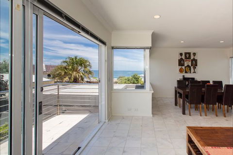 Cottesloe Beach House 2 - Perths Hotel 5