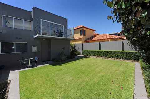 Cottesloe Beach House 2 - Perths Hotel 8