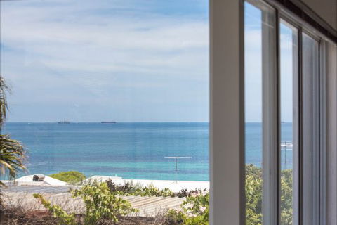 Cottesloe Beach House 2 - Perths Hotel 12