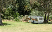 Culcairn Caravan Park - Perths Hotel 1