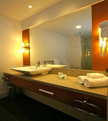 The Colmslie Hotel Suites & Conference Centre - Perths Hotel 1