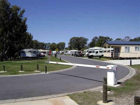 Toorbul Caravan Park - Perths Hotel 0