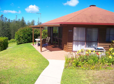 Whispering Pines - Perths Hotel 1