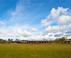 Wildman Wilderness Lodge - Perths Hotel 1
