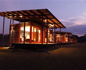 Wildman Wilderness Lodge - Perths Hotel 0