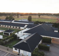 Roma Explorers Inn - Perths Hotel