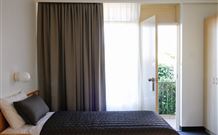 Mid City Motor Inn - Queanbeyan - Perths Hotel 1