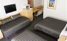 Mid City Motor Inn - Queanbeyan - Perths Hotel 5