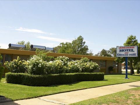 Jerilderie Motel And Caravan Park - Perths Hotel 1