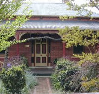 FINCHES OF BEECHWORTH - Perths Hotel