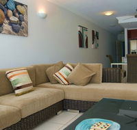 Waters Edge Apartments Cairns - Perths Hotel