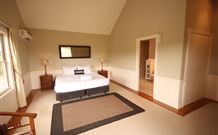 Yarralaw Springs Wines Vine Loft Bed And Breakfast - Perths Hotel 1